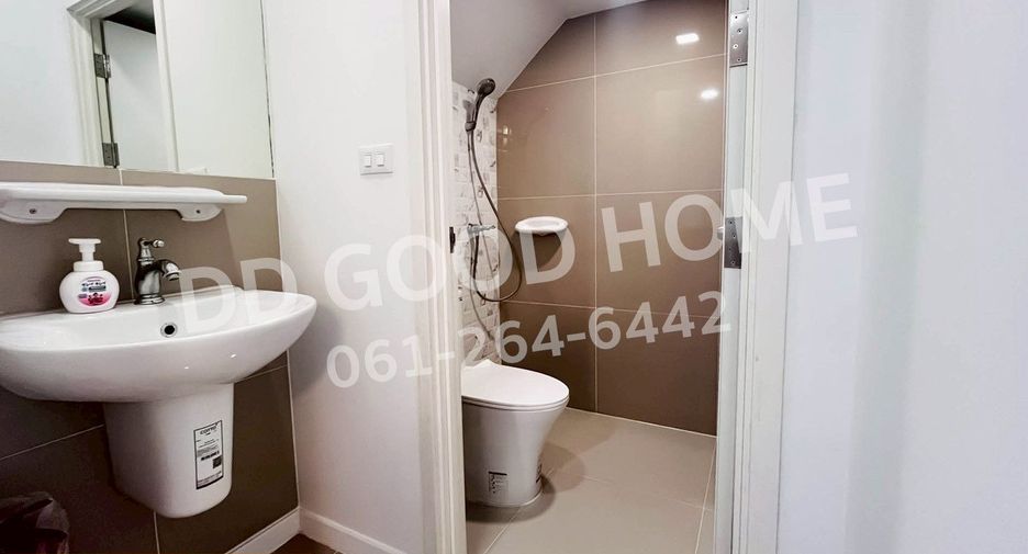 For sale 3 bedrooms townhouse in Saphan Sung, Bangkok