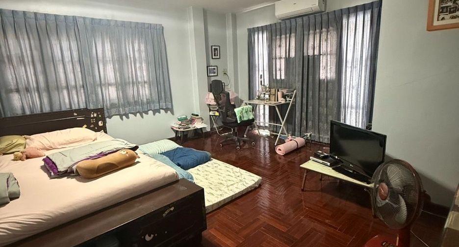 For sale 4 bedrooms house in Thung Khru, Bangkok