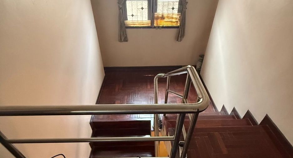 For sale 4 bedrooms house in Thung Khru, Bangkok