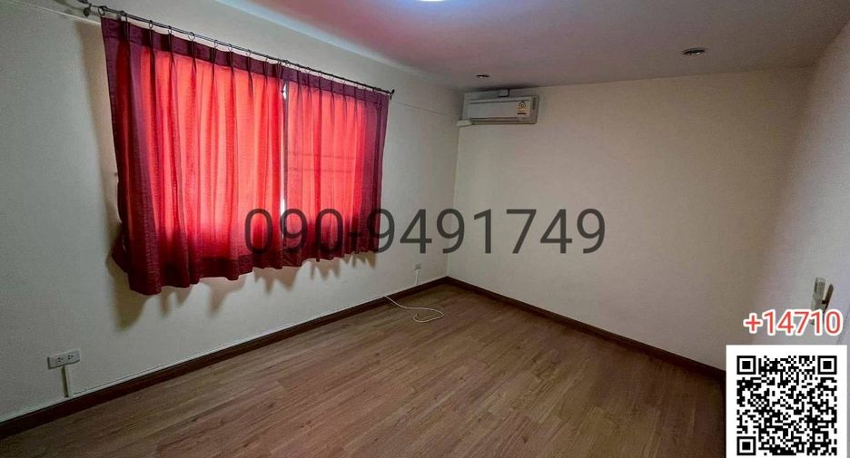 For rent 4 bedrooms townhouse in Bang Khen, Bangkok