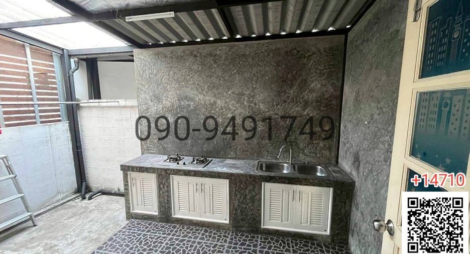 For rent 4 bedrooms townhouse in Bang Khen, Bangkok