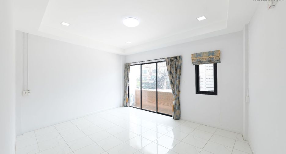 For sale 4 bedrooms retail Space in Bang Bua Thong, Nonthaburi