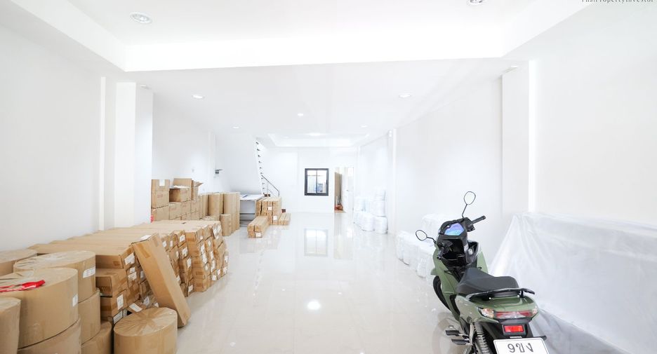 For sale 4 bedrooms retail Space in Bang Bua Thong, Nonthaburi