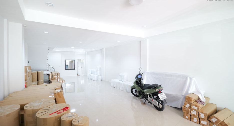 For sale 4 bedrooms retail Space in Bang Bua Thong, Nonthaburi