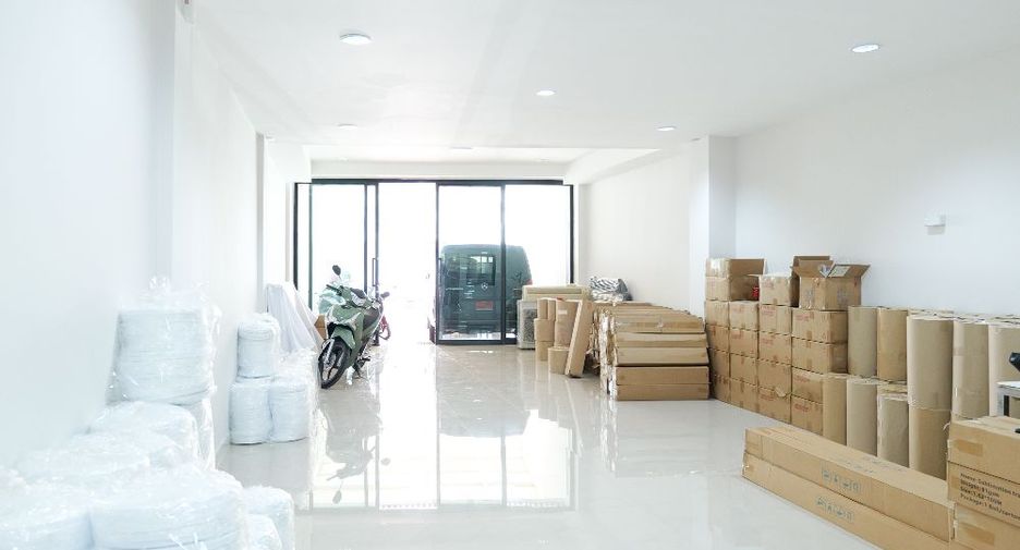 For sale 4 bedrooms retail Space in Bang Bua Thong, Nonthaburi