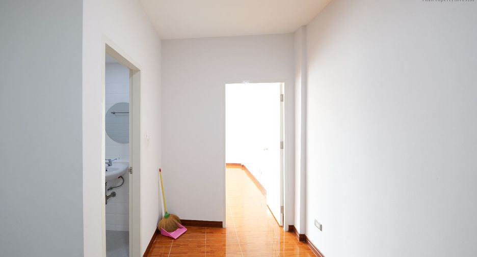 For sale 4 bedrooms retail Space in Bang Bua Thong, Nonthaburi