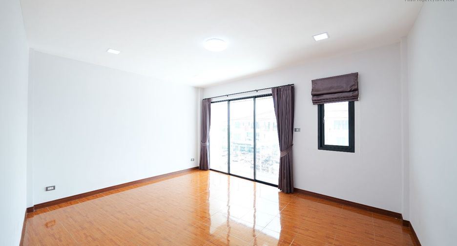 For sale 4 bedrooms retail Space in Bang Bua Thong, Nonthaburi