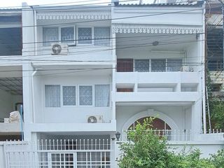 Reihenhaus zur Miete mit 5 Zimmer in Watthana, Bangkok