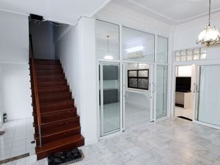Reihenhaus zur Miete mit 5 Zimmer in Watthana, Bangkok