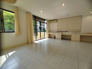 Reihenhaus zur Miete mit 4 Zimmer in Watthana, Bangkok