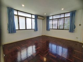 Reihenhaus zur Miete mit 4 Zimmer in Watthana, Bangkok