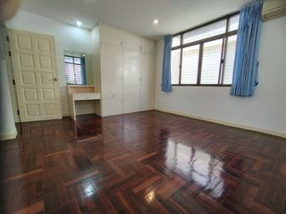 Reihenhaus zur Miete mit 4 Zimmer in Watthana, Bangkok