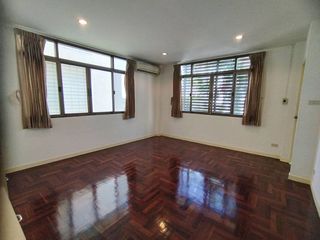 Reihenhaus zur Miete mit 4 Zimmer in Watthana, Bangkok