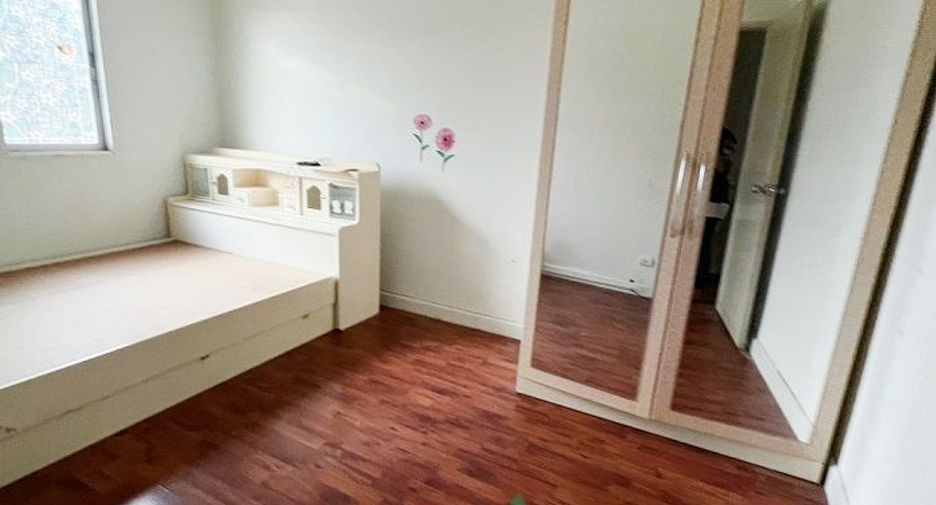 For sale 3 bedrooms townhouse in Nong Khaem, Bangkok