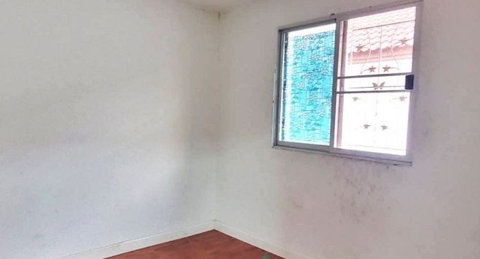 For sale 3 bedrooms townhouse in Nong Khaem, Bangkok