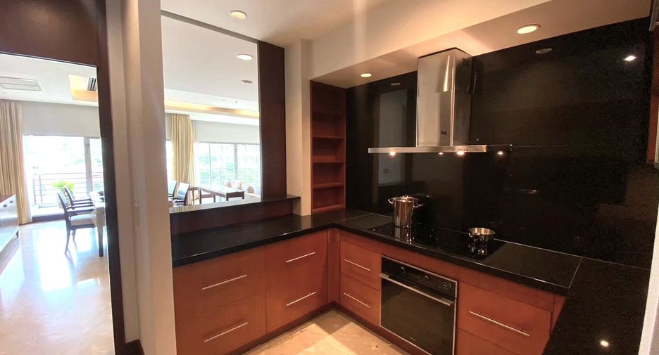 For rent 3 bedrooms condo in Pathum Wan, Bangkok