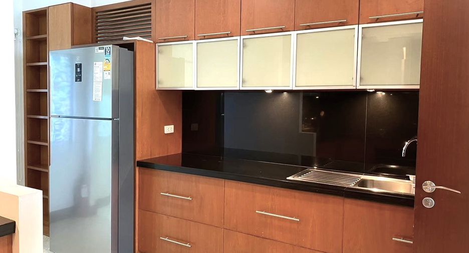 For rent 3 bedrooms condo in Pathum Wan, Bangkok