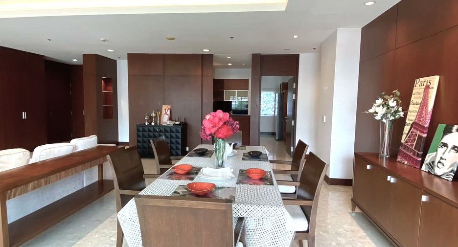For rent 3 bedrooms condo in Pathum Wan, Bangkok