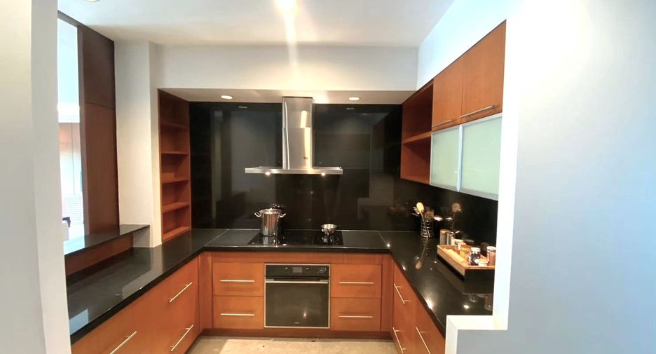 For rent 3 bedrooms condo in Pathum Wan, Bangkok