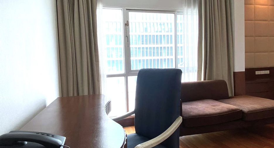 For rent 3 bedrooms condo in Pathum Wan, Bangkok