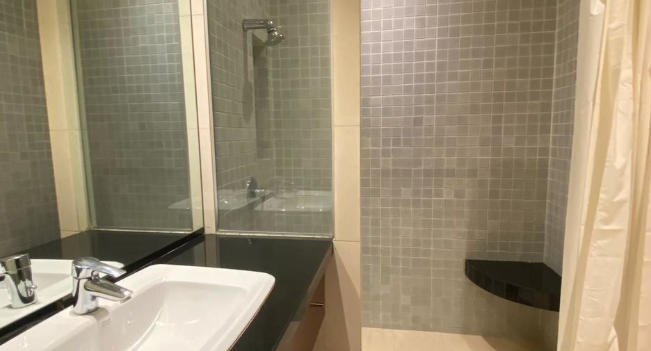 For rent 3 bedrooms condo in Pathum Wan, Bangkok
