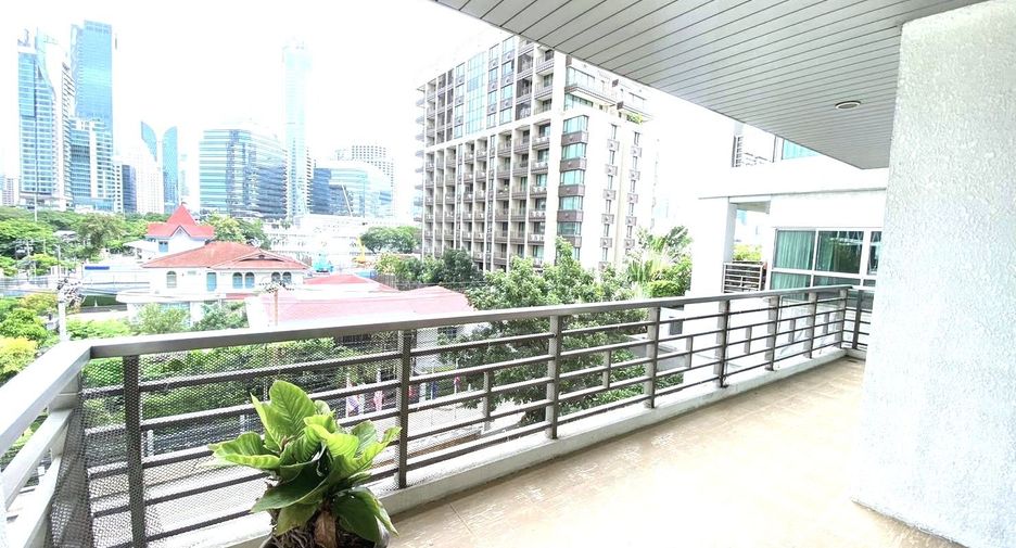 For rent 3 bedrooms condo in Pathum Wan, Bangkok