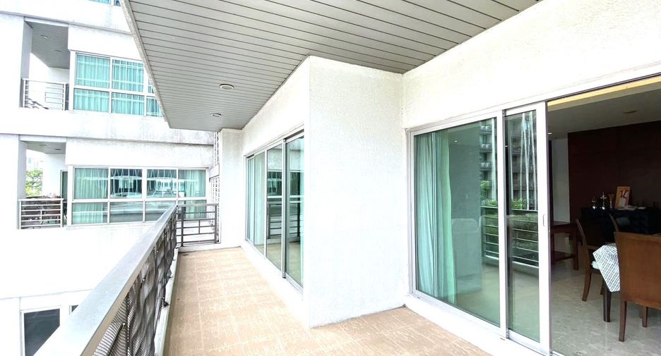 For rent 3 bedrooms condo in Pathum Wan, Bangkok