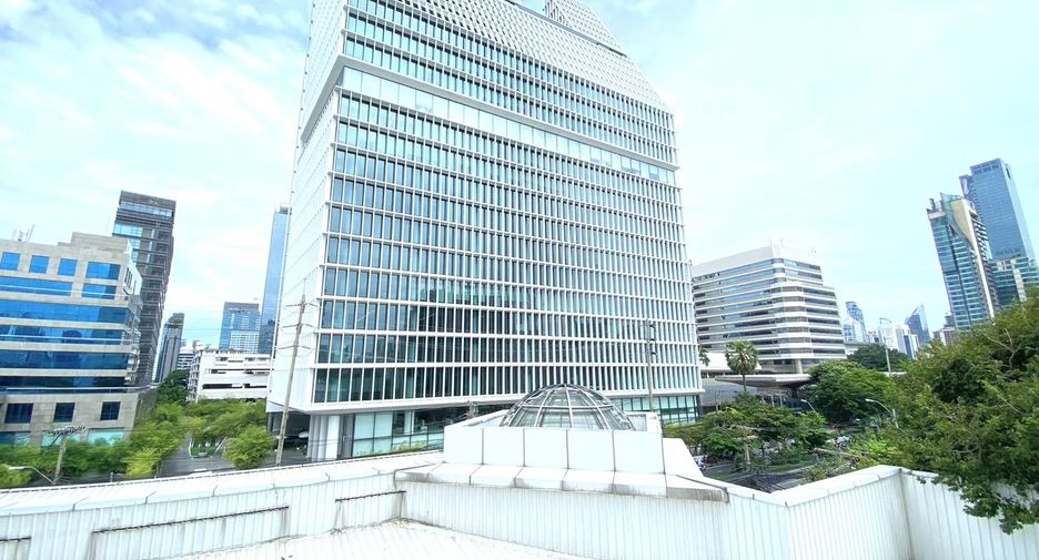 For rent 3 bedrooms condo in Pathum Wan, Bangkok