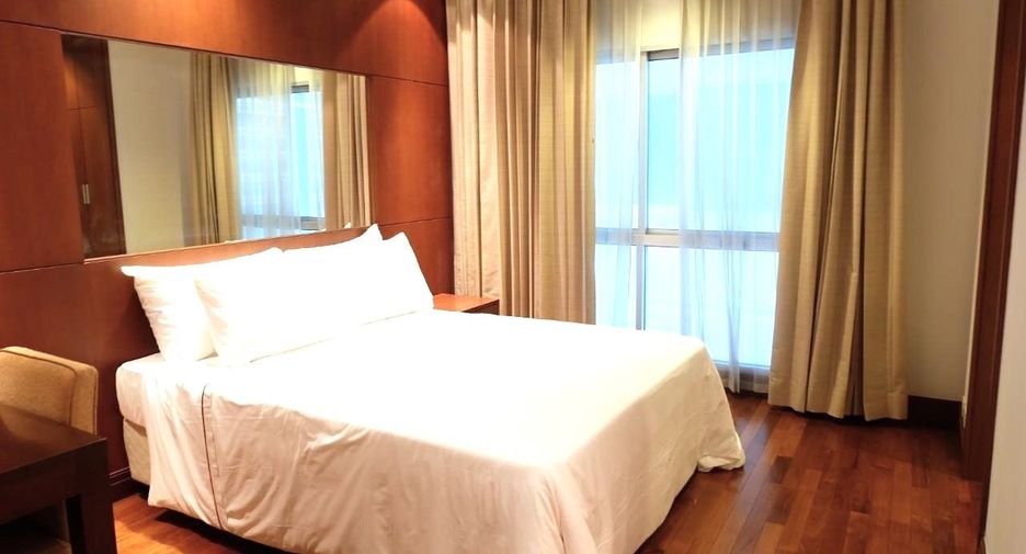 For rent 3 bedrooms condo in Pathum Wan, Bangkok