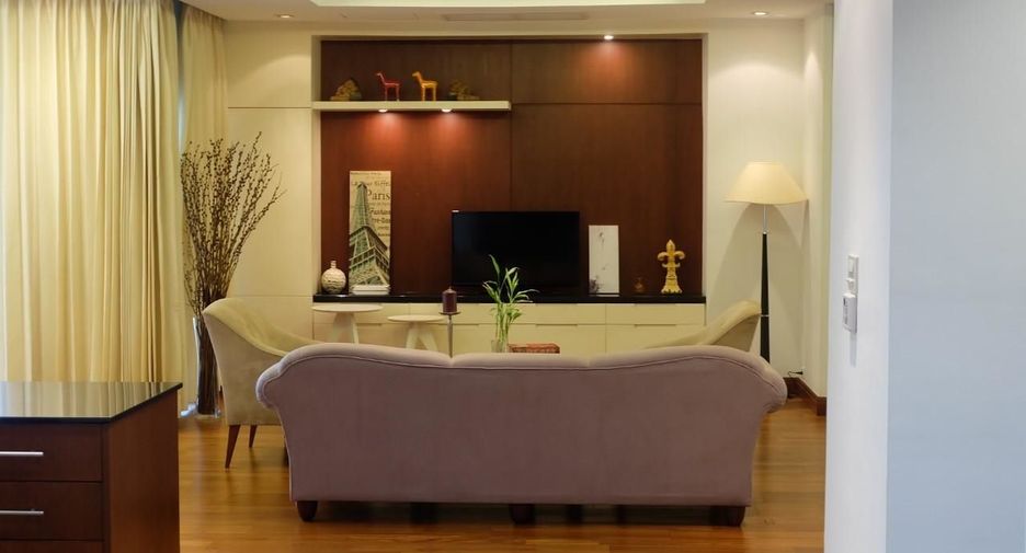 For rent 3 bedrooms condo in Pathum Wan, Bangkok