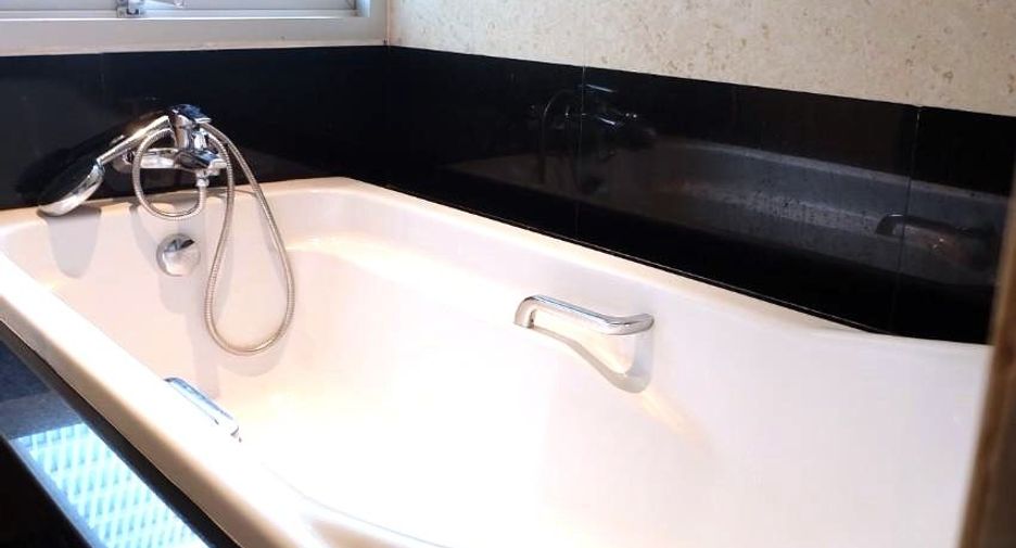 For rent 3 bedrooms condo in Pathum Wan, Bangkok