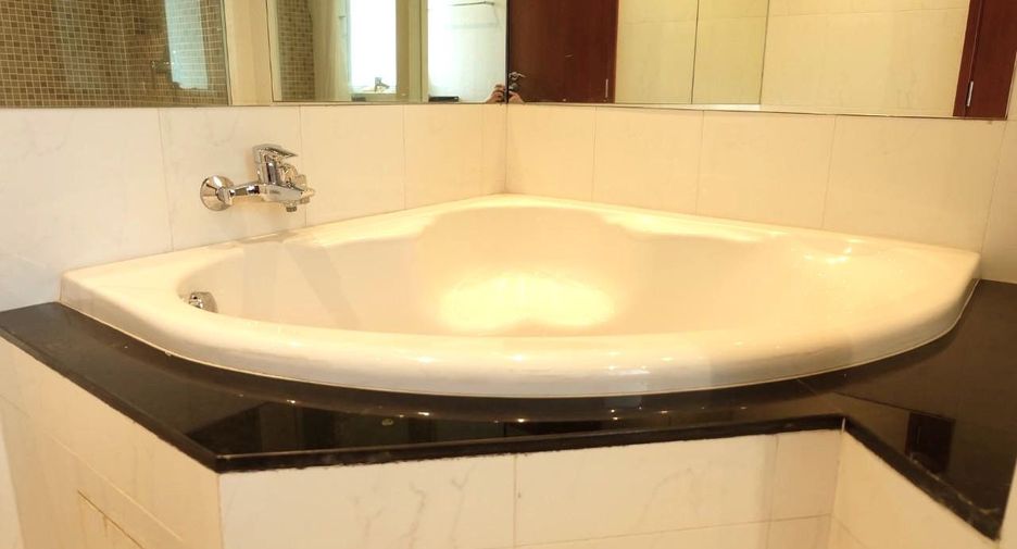 For rent 3 bedrooms condo in Pathum Wan, Bangkok