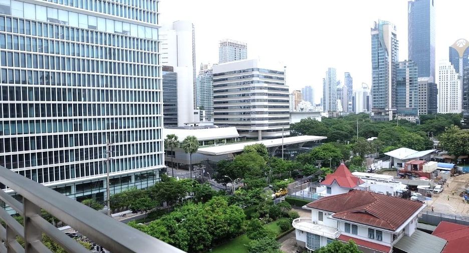 For rent 3 bedrooms condo in Pathum Wan, Bangkok