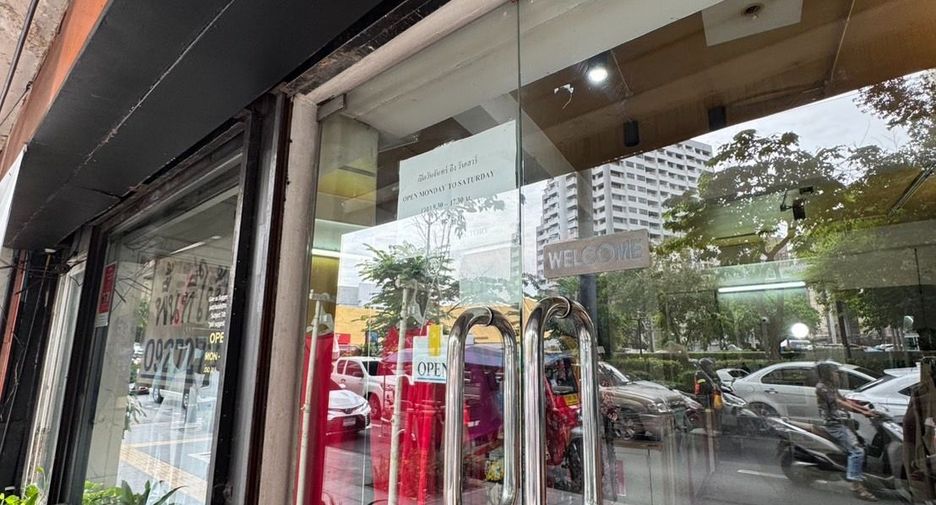 For rent retail Space in Khlong Toei, Bangkok