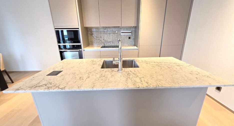 For sale 2 bedrooms condo in Pathum Wan, Bangkok