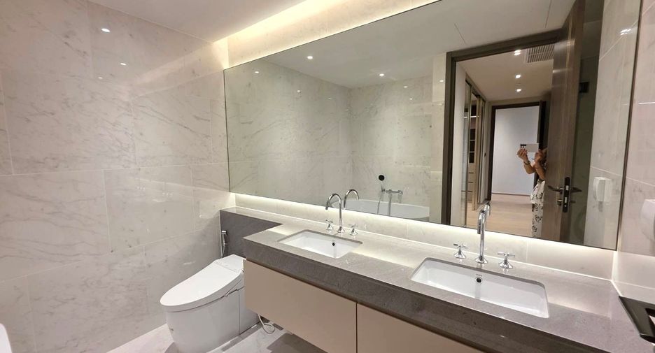 For sale 2 bedrooms condo in Pathum Wan, Bangkok