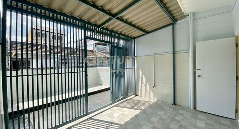 For sale 2 bedrooms townhouse in Yan Nawa, Bangkok