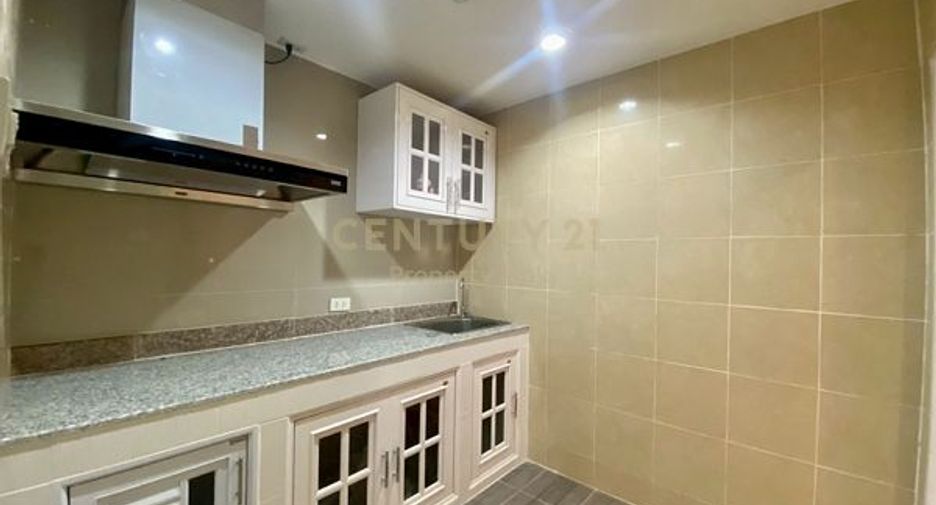 For sale 2 bedrooms townhouse in Yan Nawa, Bangkok
