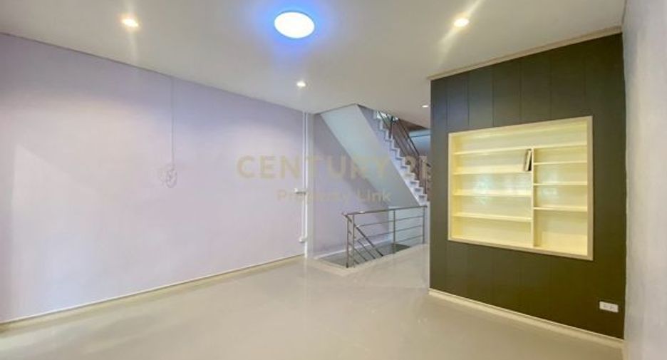 For sale 2 bedrooms townhouse in Yan Nawa, Bangkok