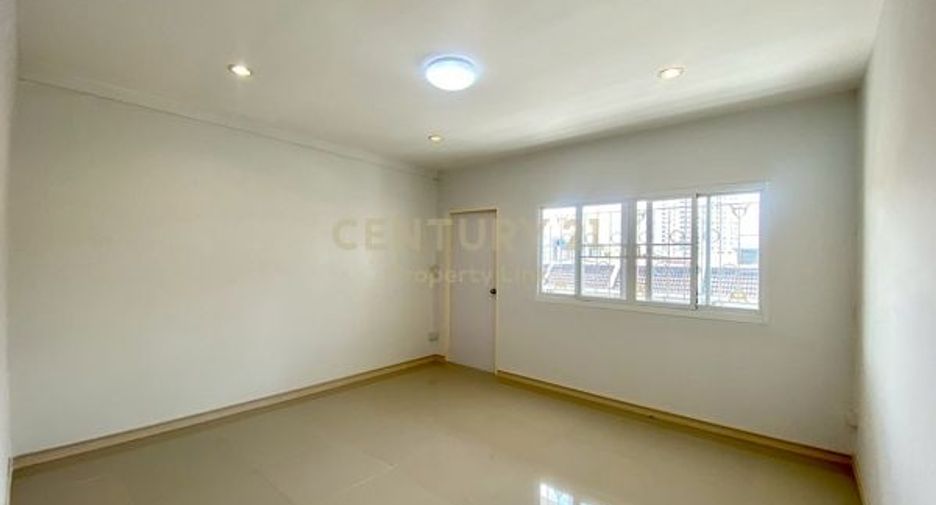 For sale 2 bedrooms townhouse in Yan Nawa, Bangkok