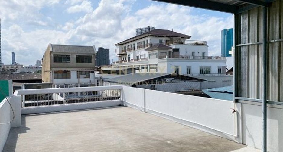 For sale 2 bedrooms townhouse in Yan Nawa, Bangkok