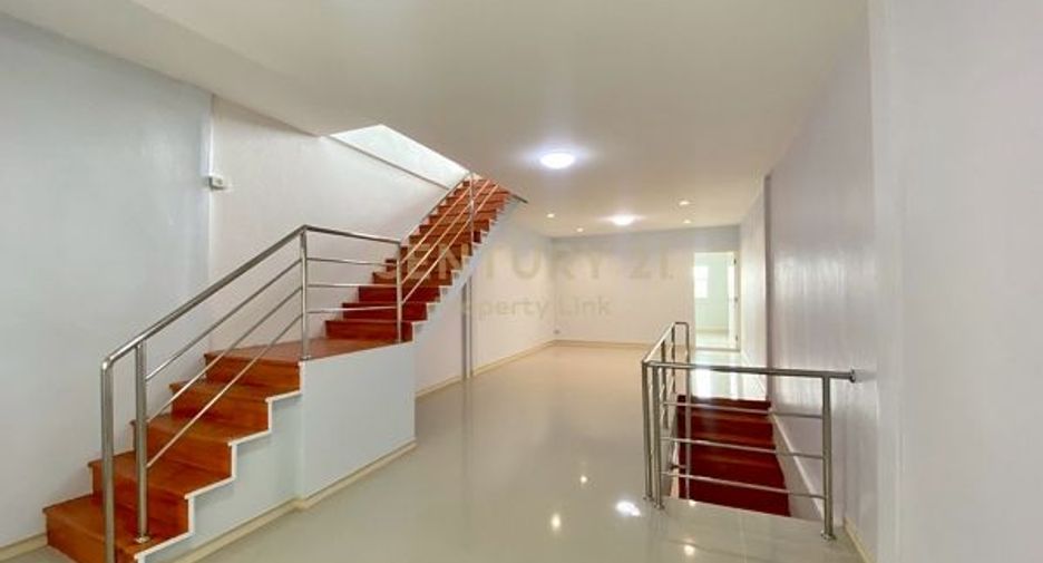 For sale 2 bedrooms townhouse in Yan Nawa, Bangkok
