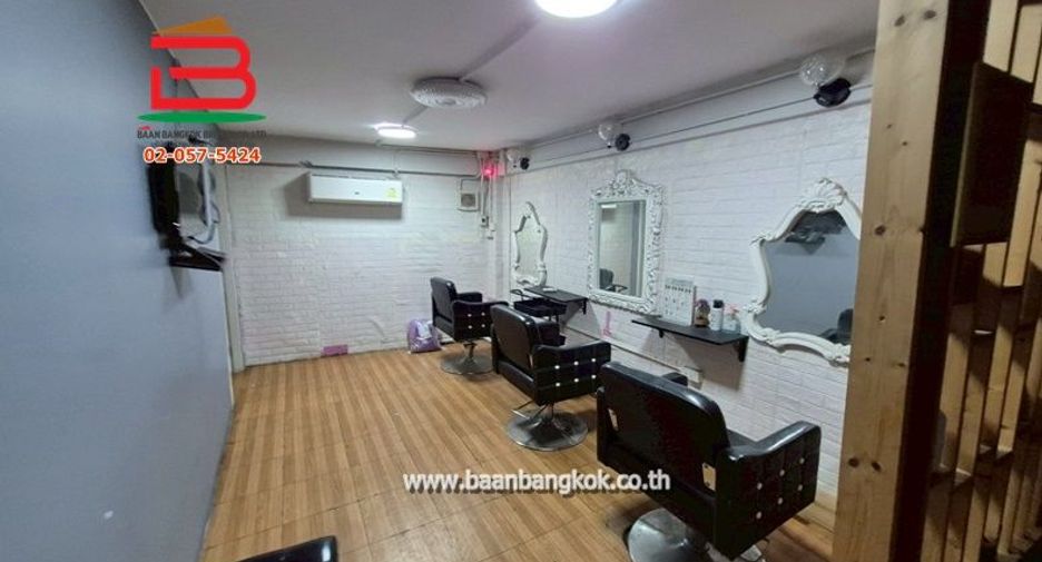 For sale 2 bedrooms retail Space in Chatuchak, Bangkok