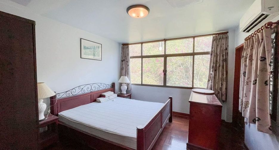 For sale 5 bedrooms townhouse in Bang Lamung, Chonburi