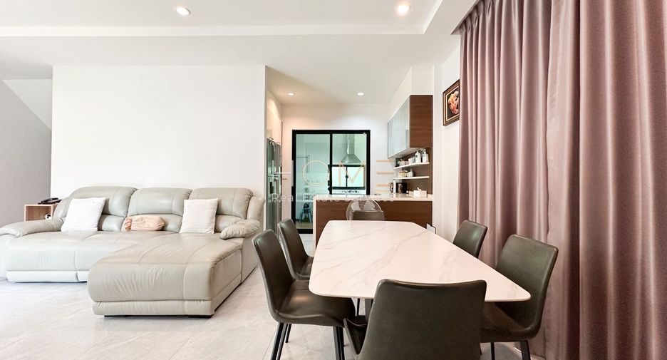 For sale 4 bedrooms house in Phasi Charoen, Bangkok