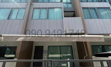Reihenhaus zum Kauf mit 3 Zimmer in Saphan Sung, Bangkok