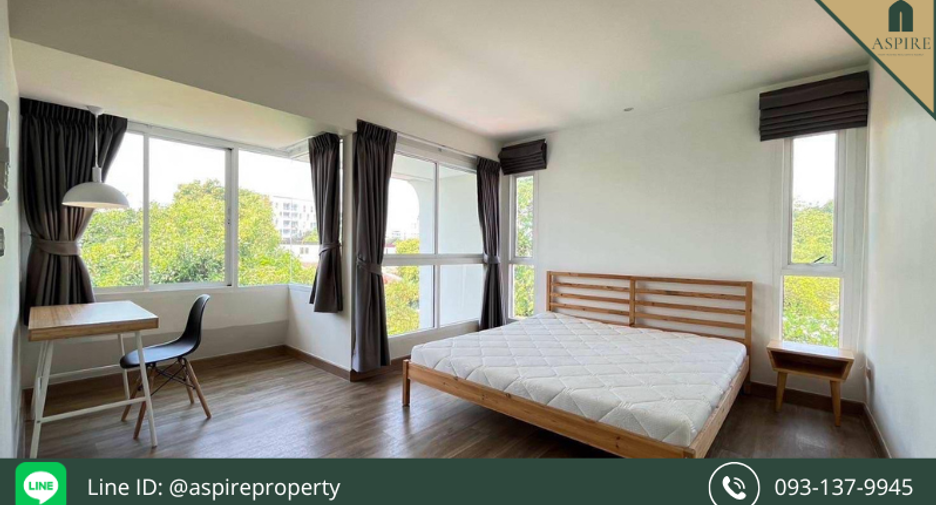 For rent 4 bedrooms townhouse in Watthana, Bangkok