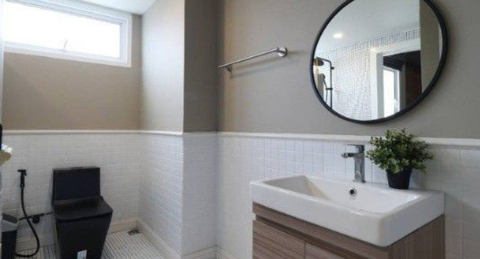 For rent 4 bedrooms townhouse in Watthana, Bangkok