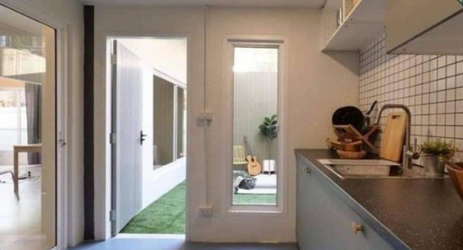 For rent 4 bedrooms townhouse in Watthana, Bangkok