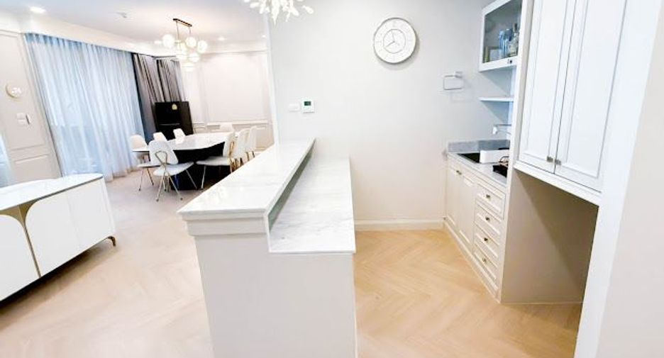 For rent and for sale 4 bedrooms condo in Pathum Wan, Bangkok